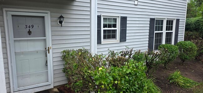 Building Photo - 349 Burdock Ct