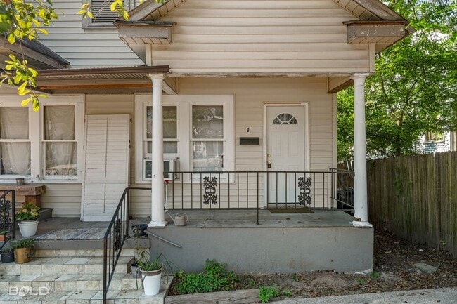 Building Photo - 649 Merrick St