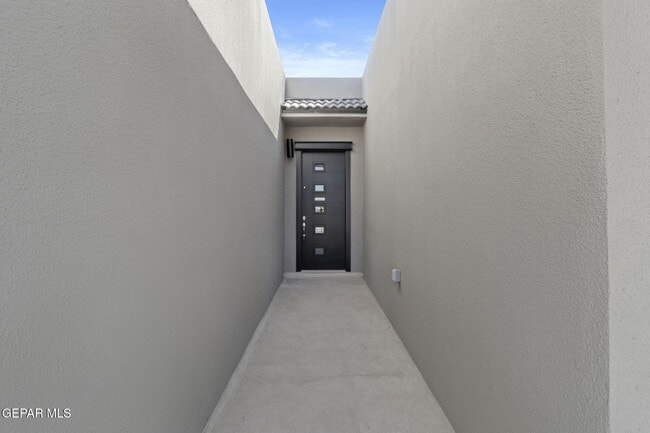 Building Photo - 14264 John Scagno