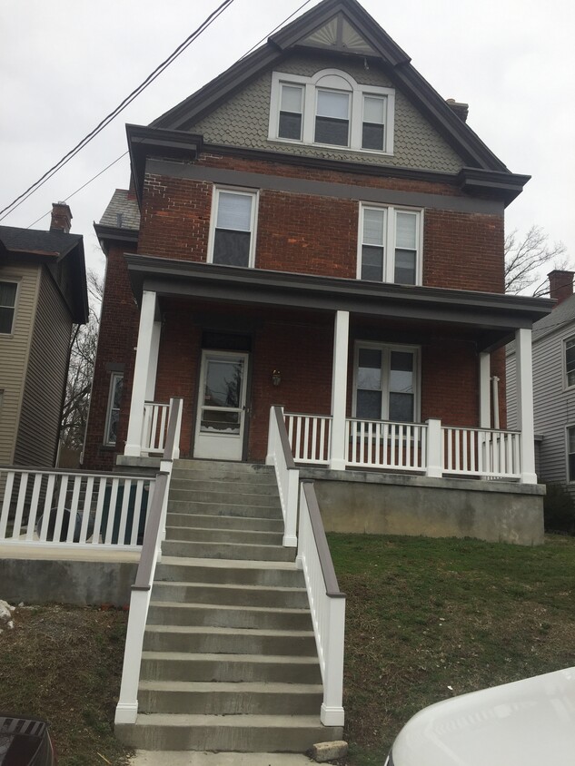 Front of home - access to apartment through front door - 87 Albert St
