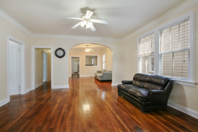 Photo - 2102 S Carrollton Ave Townhome