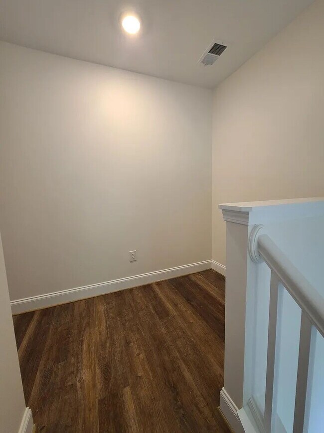 Foto del edificio - Inquire today on how to get FREE rent!