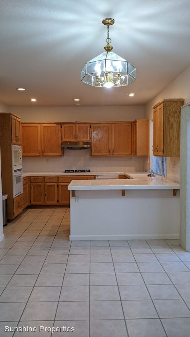 Foto del edificio - 5 br, 3 bath House - 3402 Edgewater Pl.