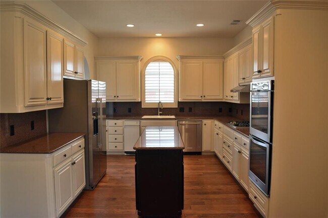 Building Photo - 123 Greenhill Trail S