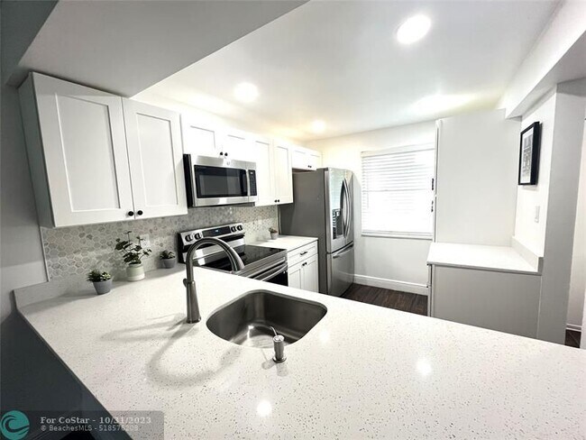Building Photo - 2604 Nassau Bend