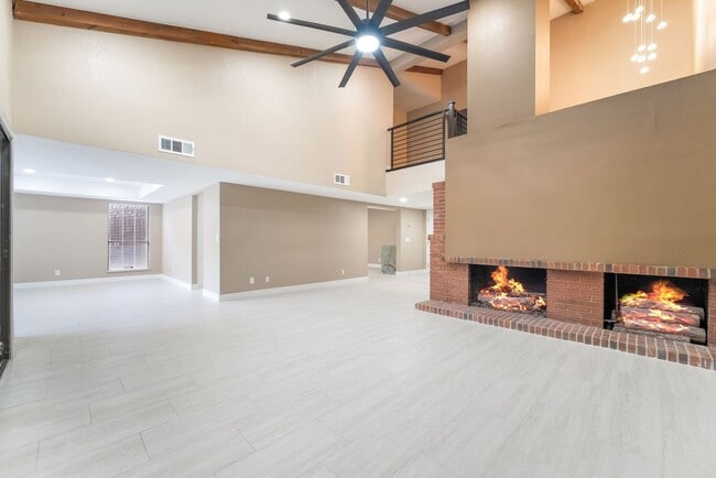 Building Photo - 968 Pinehurst Dr