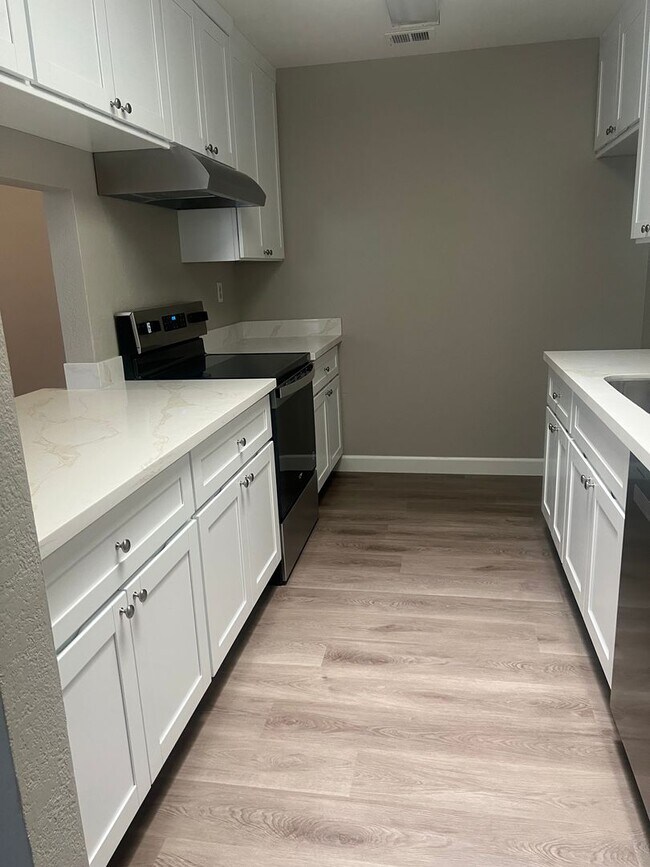 Foto del edificio - 3bd Duplex