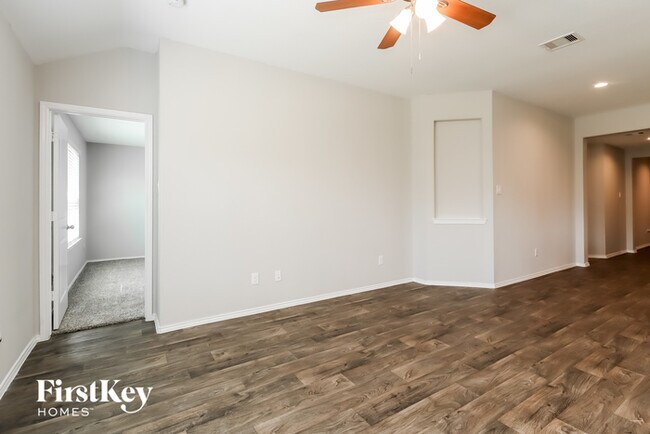 Foto del edificio - 6406 Indigo Cliff Dr