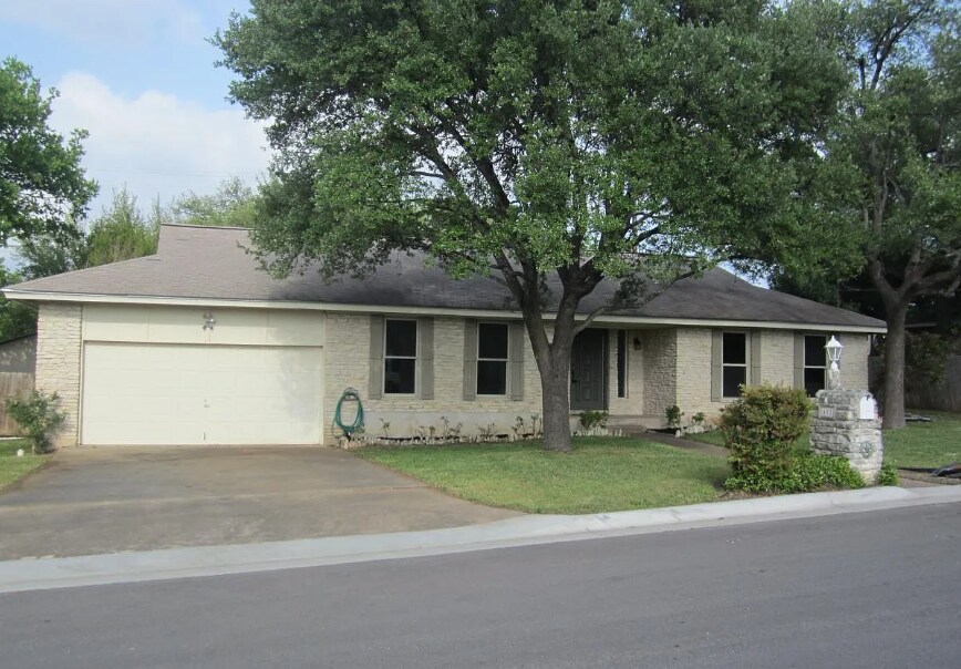 Foto principal - 402 San Gabriel Blvd