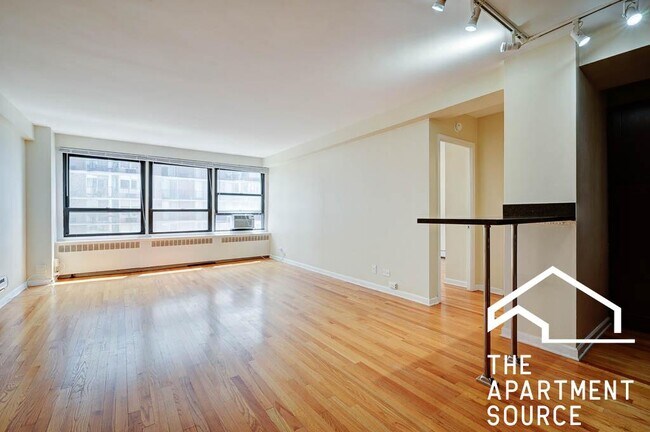Foto del edificio - 4180 N Marine Dr