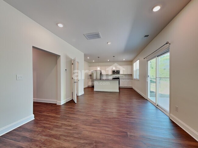 Foto del edificio - 617 Rivermist Dr