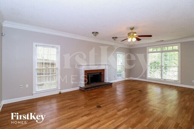 Foto del edificio - 7780 Hawkcrest Dr