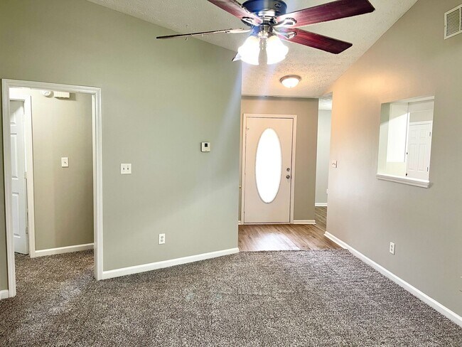 Building Photo - Welcome to this charming 3-bedroom, 2-bath...