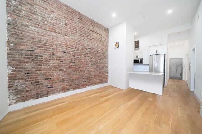 Foto del edificio - 25 Corbin Ave