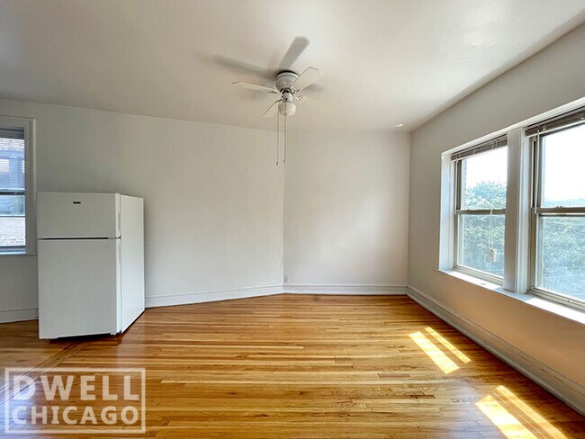 Building Photo - 1328 W Estes Ave