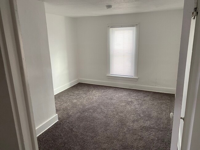 Dormitorio 2 - 904 W 26th St