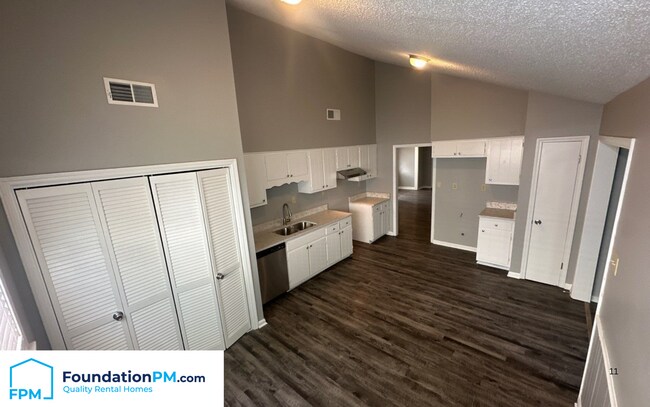 Foto del edificio - 8224 Timber Hill Trail