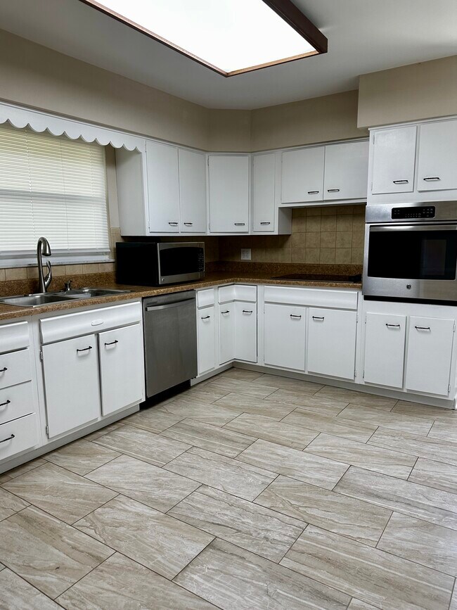 Foto del edificio - 2671 Montcalm Rd