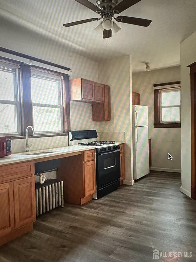 Building Photo - 64 Wyckoff St