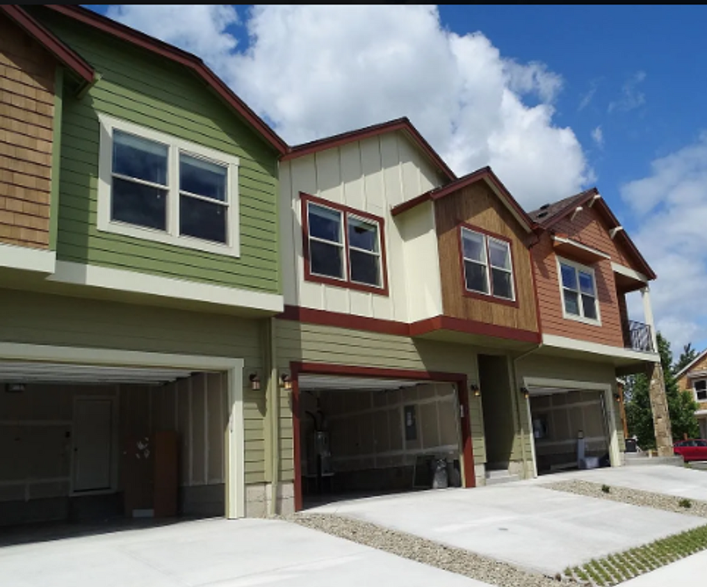 Primary Photo - Contemporary 3 Bed 2.5 Bath Style Home in ...