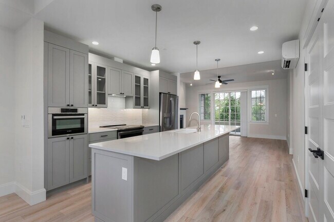 Building Photo - 4606 Chardonnay Ln NE