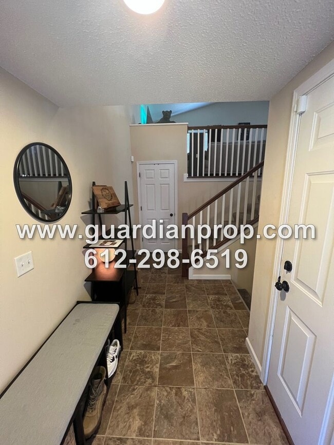 Foto del edificio - 2016 Built House on Corner Lot Available Now, Open Floor Plan, Finished Lower Level, Master Suite