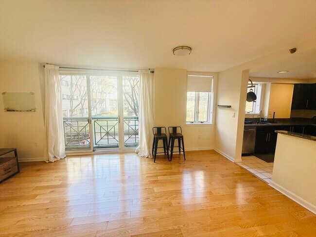 Building Photo - 10 Rogers St