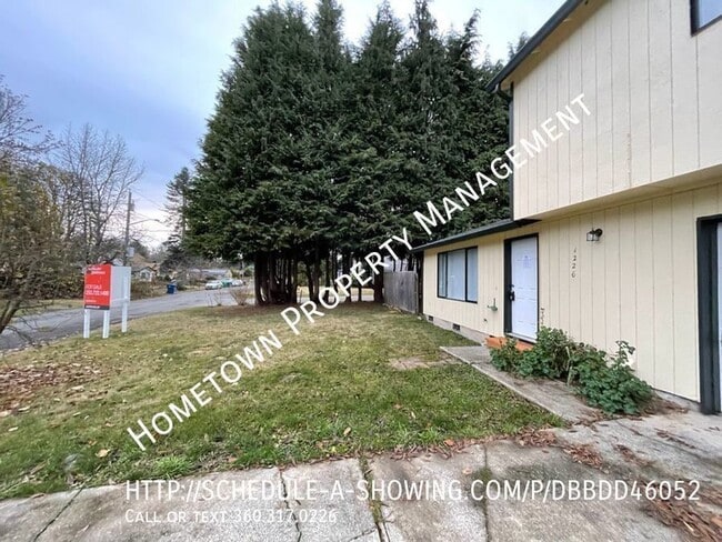 Building Photo - Great 2 bed 1.5 bath townhouse with 1 car ...