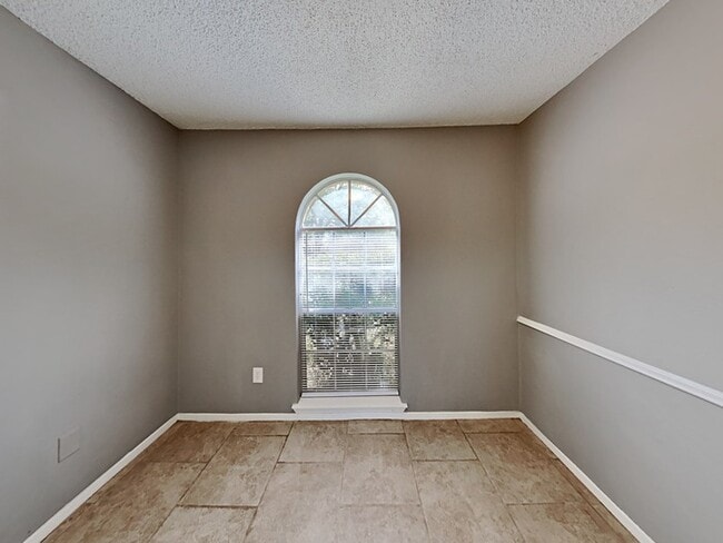 Building Photo - 2238 Turtle Creek Dr