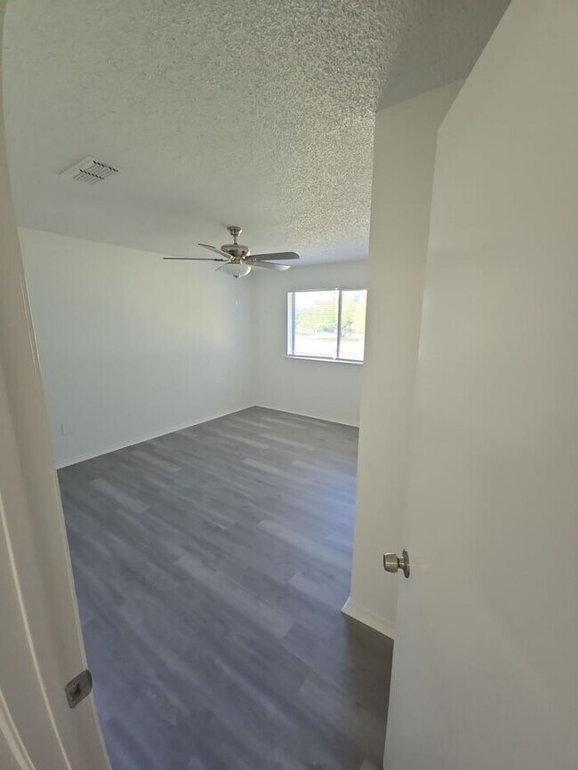 Building Photo - 202 Steller Ln