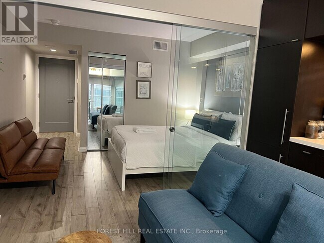 Photo du bâtiment - 155 Yorkville Ave