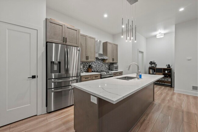 Building Photo - 1205 Hamlet St