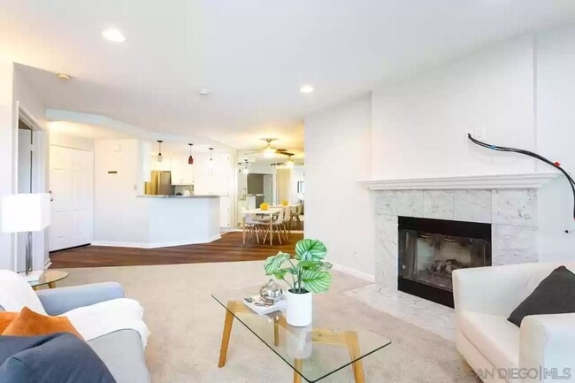 Building Photo - 3 Bed, 2 Bath Condo available in Scripps R...