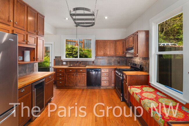 Foto del edificio - Adorable 3br, 2ba West Seattle Remodel * B...