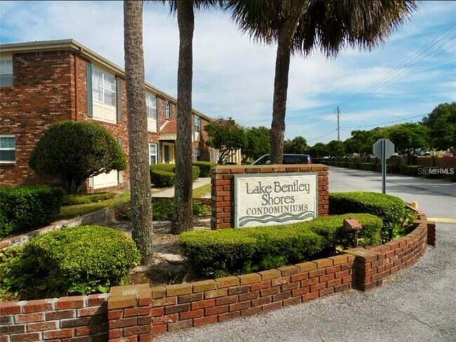Foto del edificio - 1920 E Edgewood Dr