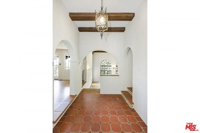 Building Photo - 3656 Lowry Rd