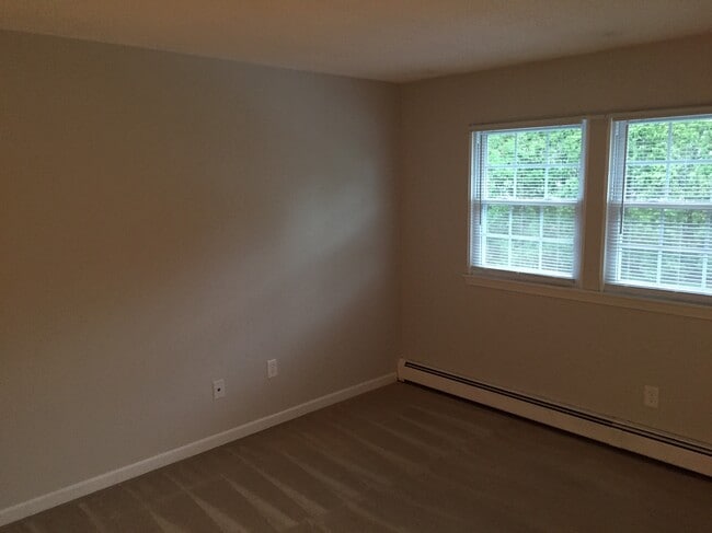 Building Photo - 213 Regan Rd
