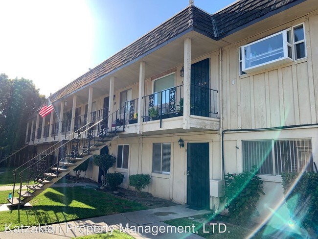 Foto del edificio - 2421 Country Club Blvd