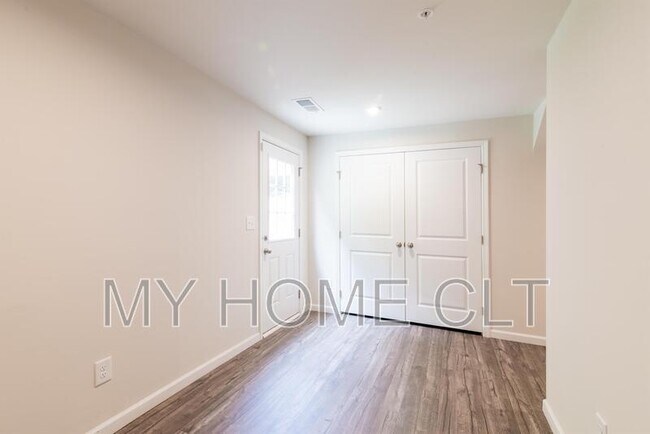 Foto del edificio - 5342 Austin Knoll Ct