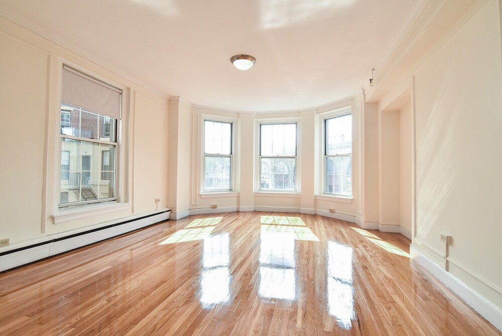 Primary Photo - 1284 Beacon St