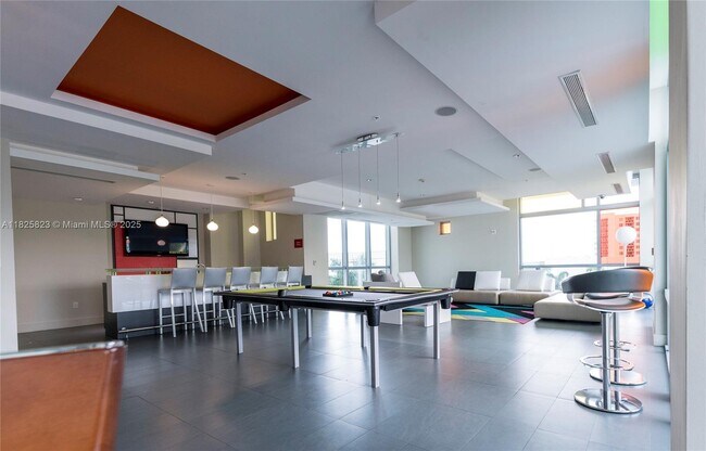 Foto del edificio - 333 NE 24th St