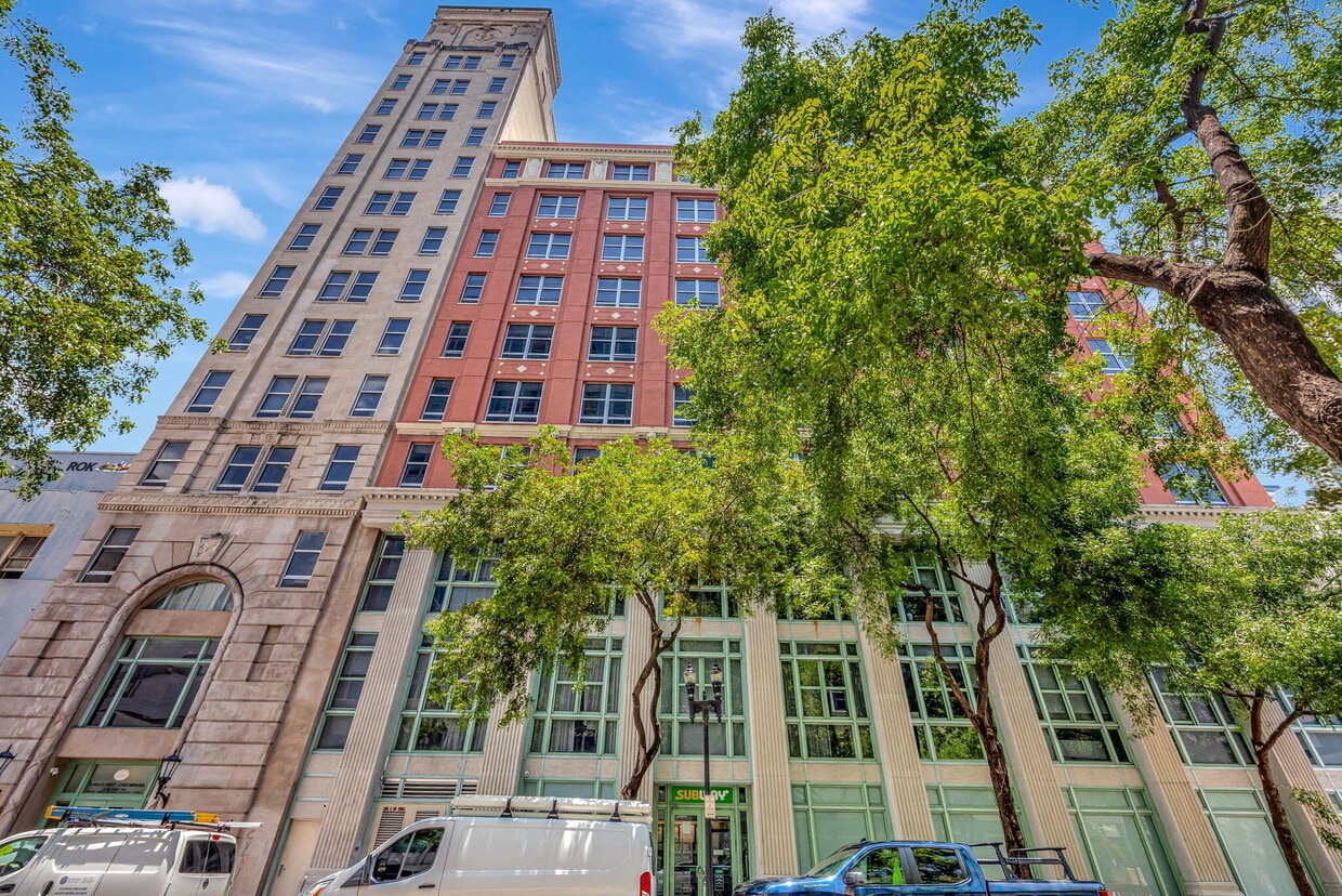 Primary Photo - 111 E Flagler St