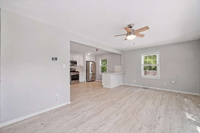 Building Photo - Modern 2 bed 1 bath home with fenced yard in Hampton