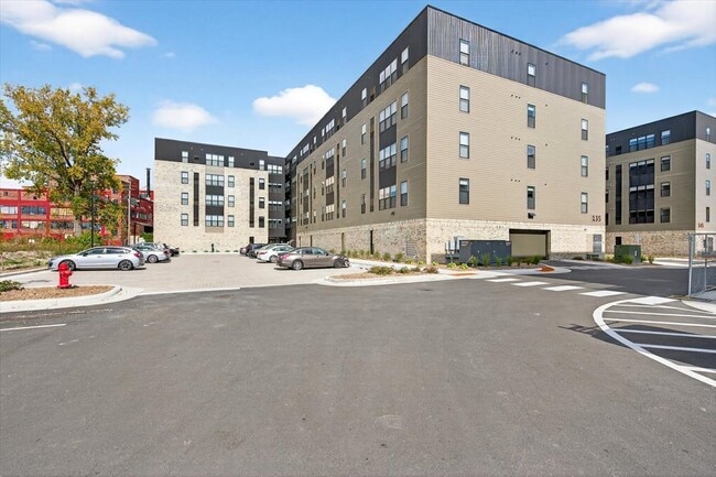 Building Photo - Corliss