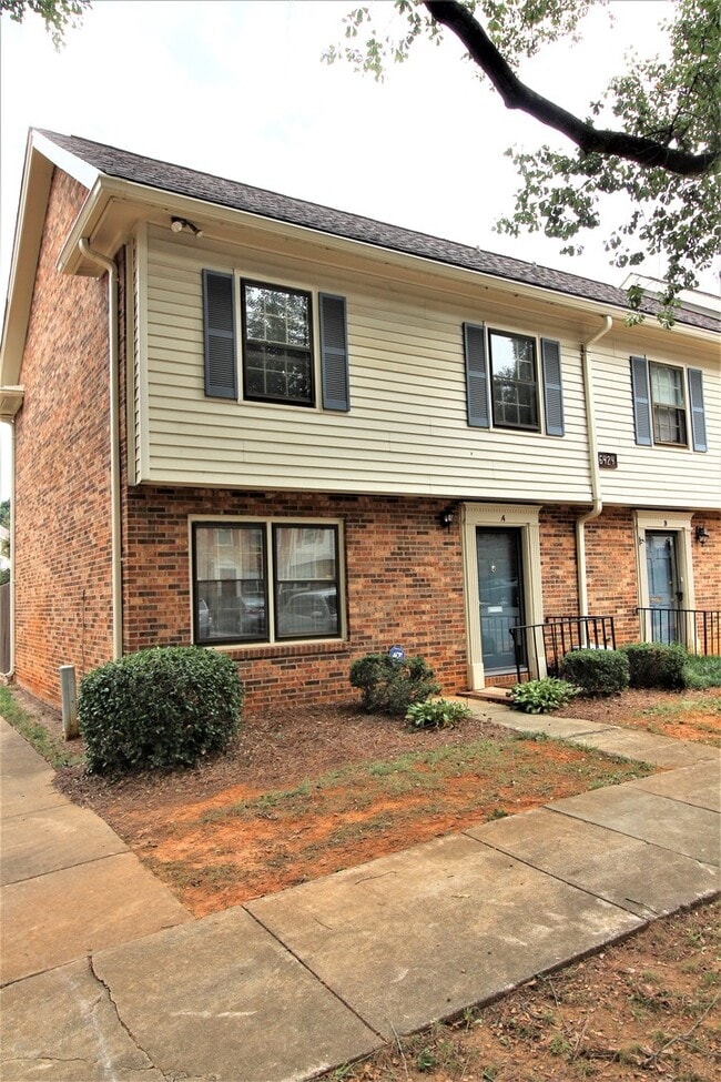 Building Photo - 6424 Old Pineville Rd