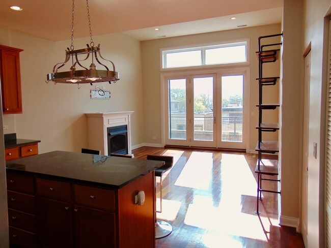 Foto del edificio - 7544 W Belmont Ave