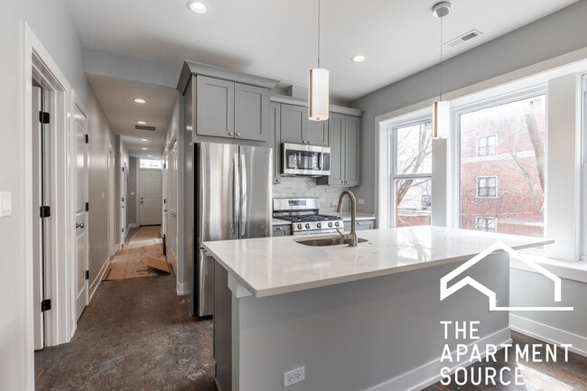 Building Photo - 3135 N Oakley Ave