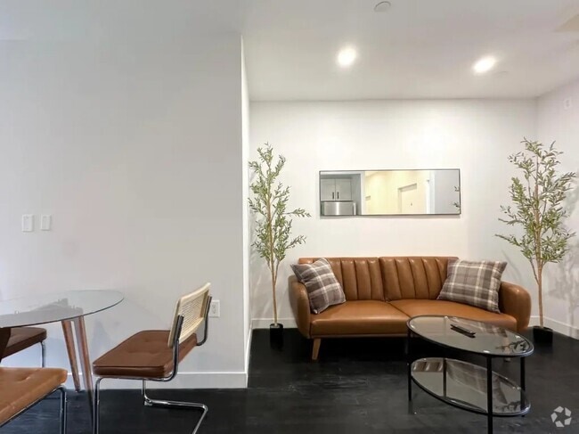 Building Photo - Furnished room/NOT APARTMENT