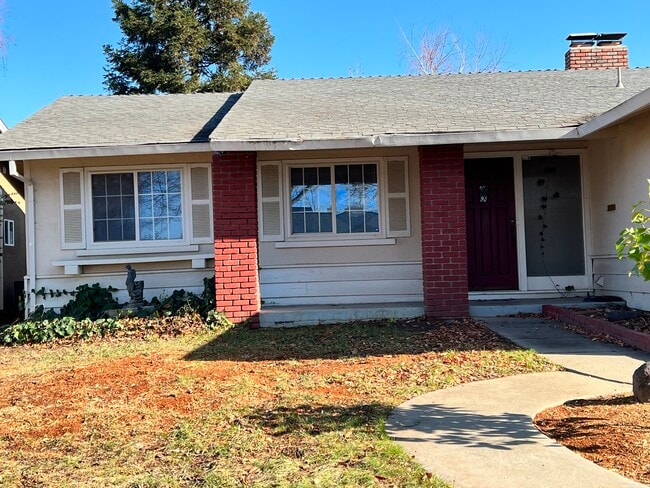 Building Photo - 1730 El Padro Dr