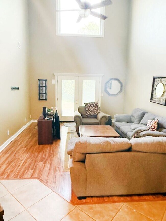 Building Photo - Lakefront Condo for Rent in Hot Springs